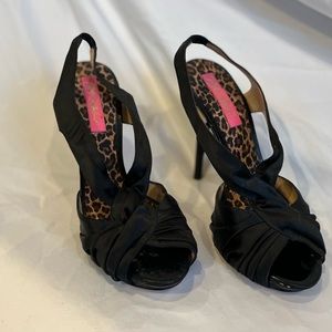 Women’s dress shoe.